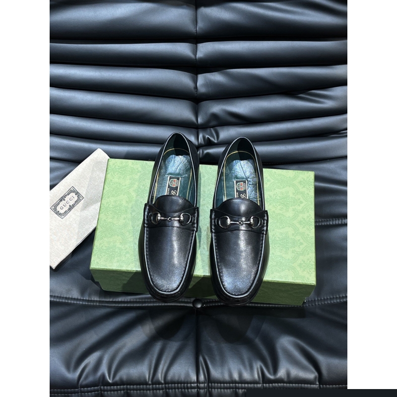 G*u*i leather shoes